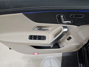 2025 Mercedes-Benz CLA 250 - miniatura 9