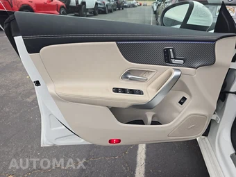 2025 Mercedes-Benz CLA 250 – miniatura 9