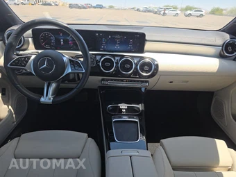 2025 Mercedes-Benz CLA 250 - miniatura 11