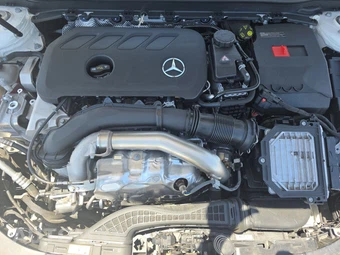 2025 Mercedes-Benz CLA 250 - miniatura 15