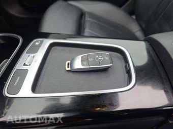 2025 Mercedes-Benz CLA 250 - miniatura 8
