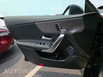 2025 Mercedes-Benz CLA 250 – miniatura 15