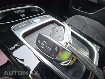 2025 Mercedes-Benz CLA 250 - miniatura 8
