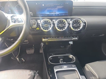 2025 Mercedes-Benz CLA 250 – miniatura 17