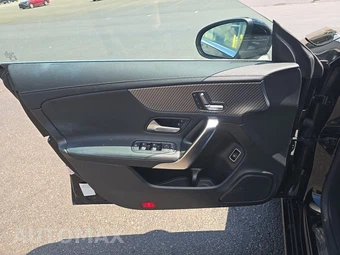 2025 Mercedes-Benz CLA 250 – miniatura 9