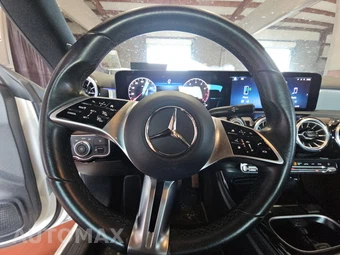 2025 Mercedes-Benz CLA 250 - miniatura 10