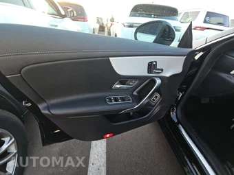 2025 Mercedes-Benz CLA 250 - miniatura 9