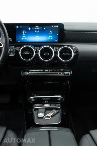 2025 Mercedes-Benz CLA 250 - miniatura 18