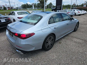 2025 Mercedes-Benz E 350 4MATIC Sedan - miniatura 3
