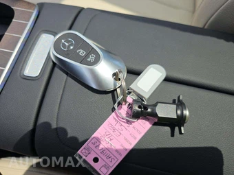 2025 Mercedes-Benz E 350 4MATIC Sedan - miniatura 8