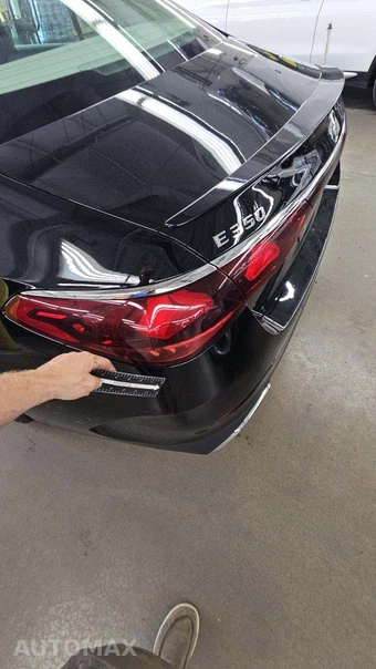 2025 Mercedes-Benz E 350 4MATIC Sedan - miniatura 28