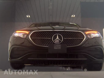 2025 Mercedes-Benz E 350 4MATIC Sedan - miniatura 3