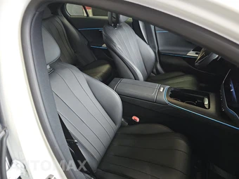 2025 Mercedes-Benz E 350 4MATIC Sedan - miniatura 8