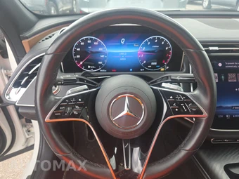 2025 Mercedes-Benz E 350 4MATIC Sedan - miniatura 16