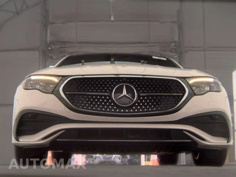 2025 Mercedes-Benz E 350 4MATIC Sedan - miniatura 3