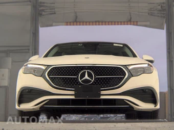 2025 Mercedes-Benz E 350 4MATIC Sedan - miniatura 3