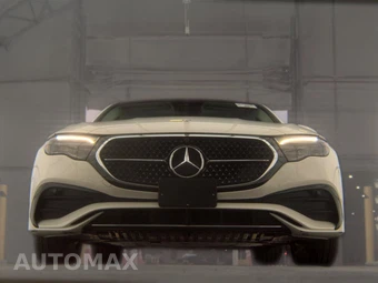2025 Mercedes-Benz E 350 4MATIC Sedan - miniatura 3