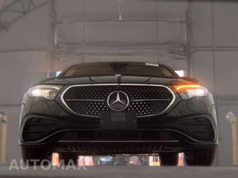 2025 Mercedes-Benz E 350 4MATIC Sedan - miniatura 3
