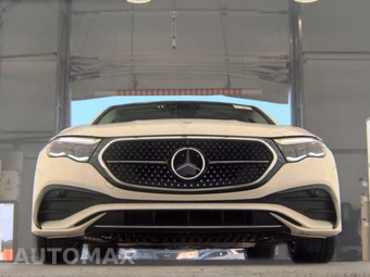 2025 Mercedes-Benz E 350 4MATIC Sedan - miniatura 3