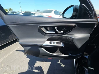2025 Mercedes-Benz E 350 Sedan - miniatura 9