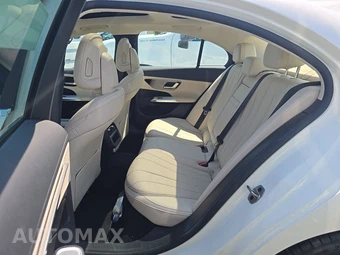 2025 Mercedes-Benz E 350 Sedan - miniatura 13