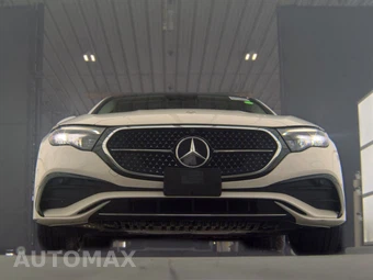 2025 Mercedes-Benz E 350 Sedan - miniatura 3