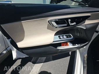 2025 Mercedes-Benz E 350 Sedan - miniatura 9