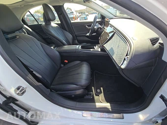 2025 Mercedes-Benz E 350 Sedan - miniatura 8