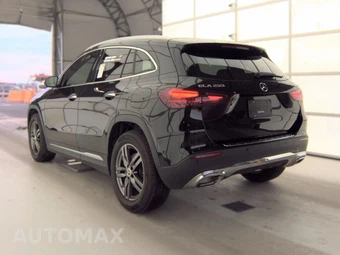 2025 Mercedes-Benz GLA 250 4MATIC - miniatura 8