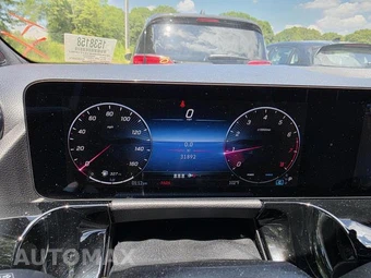 2025 Mercedes-Benz GLA 250 4MATIC - miniatura 11