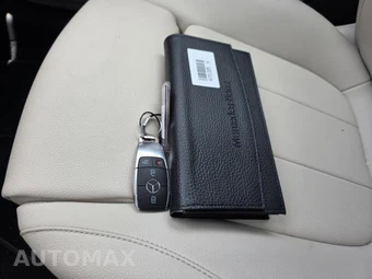 2025 Mercedes-Benz GLA 250 4MATIC - miniatura 12