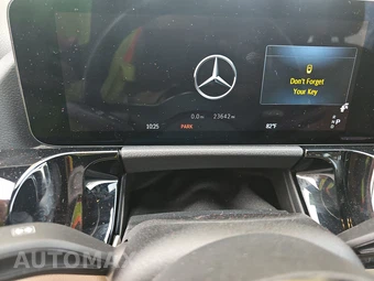 2025 Mercedes-Benz GLA 250 4MATIC – miniatura 12