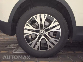 2025 Mercedes-Benz GLA 250 4MATIC - miniatura 11