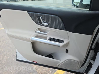 2025 Mercedes-Benz GLA 250 4MATIC - miniatura 15