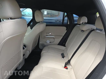 2025 Mercedes-Benz GLA 250 4MATIC - miniatura 19
