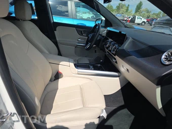 2025 Mercedes-Benz GLA 250 4MATIC – miniatura 8