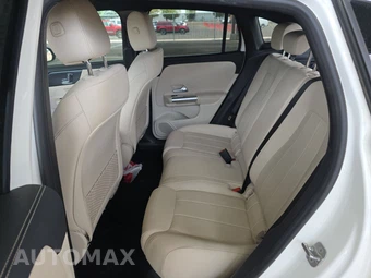 2025 Mercedes-Benz GLA 250 4MATIC - miniatura 19