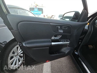 2025 Mercedes-Benz GLA 250 4MATIC - miniatura 9