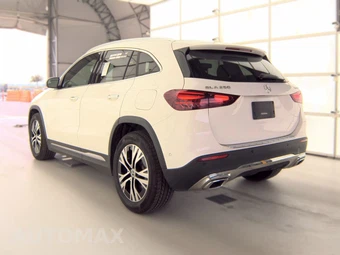 2025 Mercedes-Benz GLA 250 4MATIC - miniatura 8