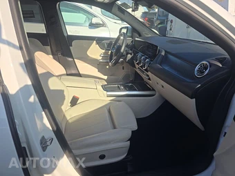2025 Mercedes-Benz GLA 250 4MATIC - miniatura 8