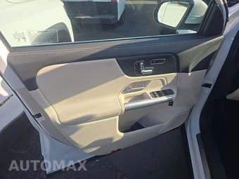 2025 Mercedes-Benz GLA 250 4MATIC - miniatura 9