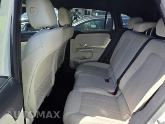 2025 Mercedes-Benz GLA 250 4MATIC - miniatura 13