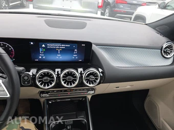 2025 Mercedes-Benz GLA 250 4MATIC - miniatura 17