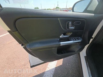 2025 Mercedes-Benz GLA 250 4MATIC - miniatura 9