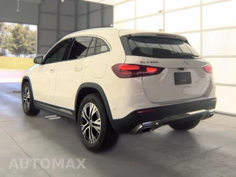 2025 Mercedes-Benz GLA 250 4MATIC - miniatura 8