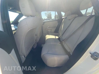 2025 Mercedes-Benz GLA 250 4MATIC - miniatura 13