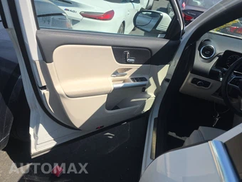2025 Mercedes-Benz GLA 250 4MATIC - miniatura 9