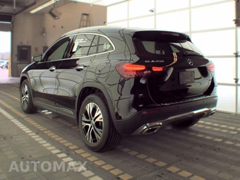 2025 Mercedes-Benz GLA 250 4MATIC – miniatura 8