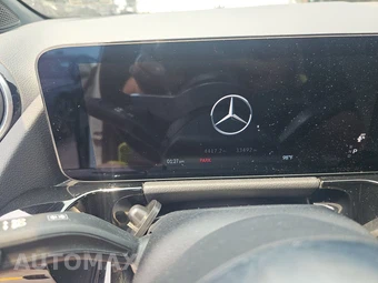 2025 Mercedes-Benz GLA 250 4MATIC - miniatura 12