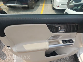 2025 Mercedes-Benz GLA 250 4MATIC - miniatura 9